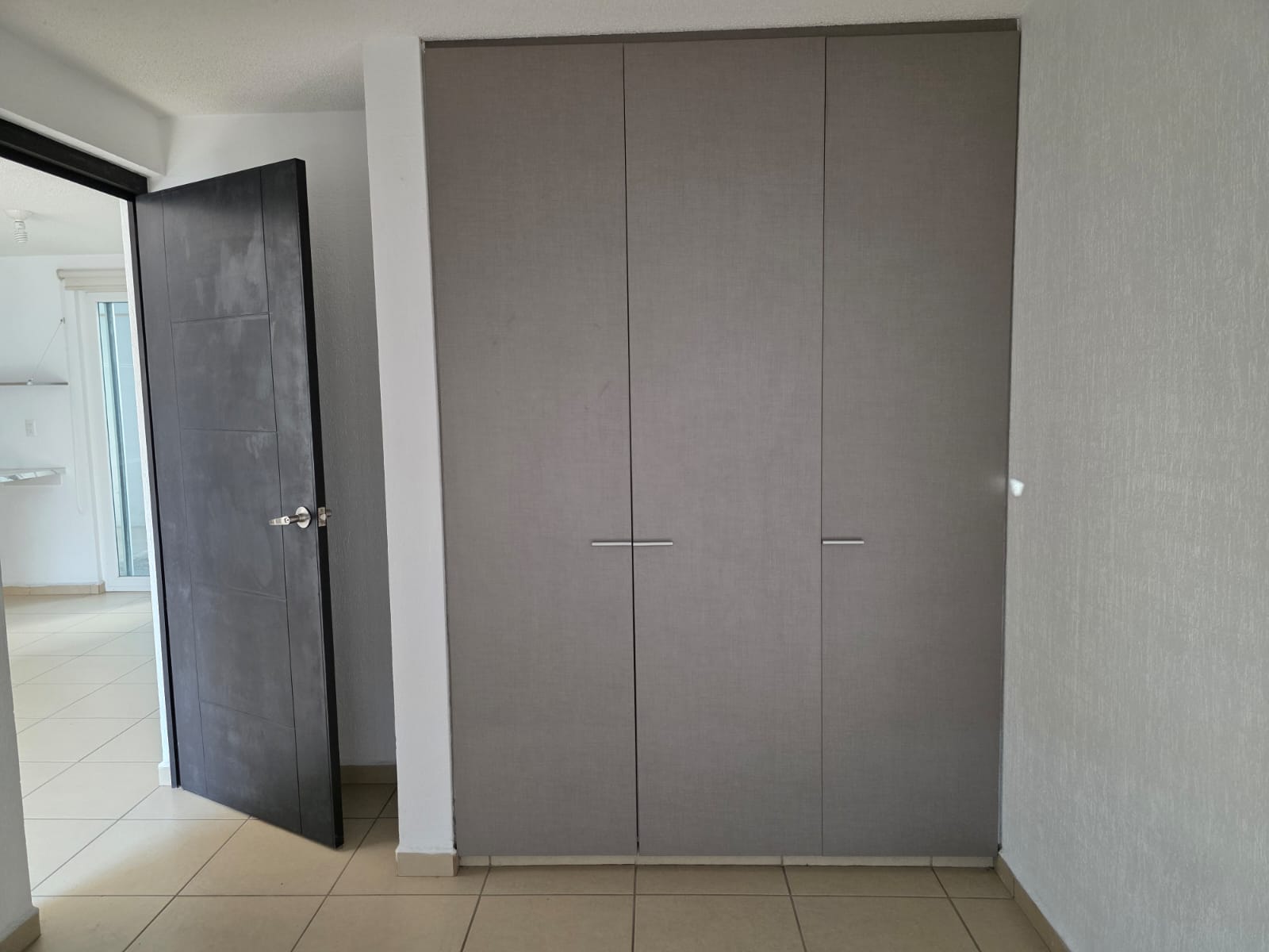 Primer habitación con clóset